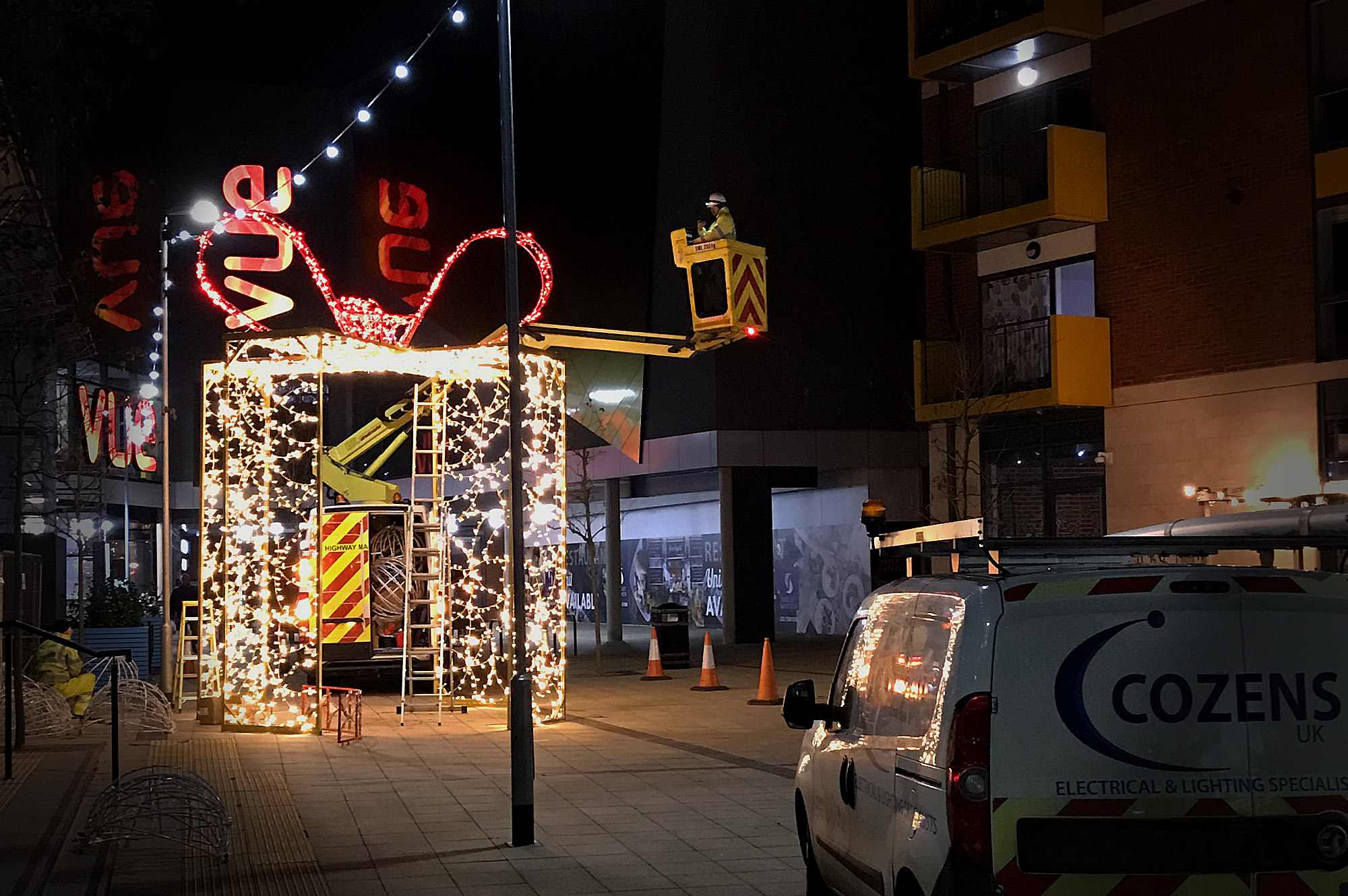 Imagery for commercial electricans and christmas lighting installation contractors nationwide